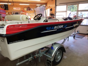 Bootsbeschriftung für ein Motorboot