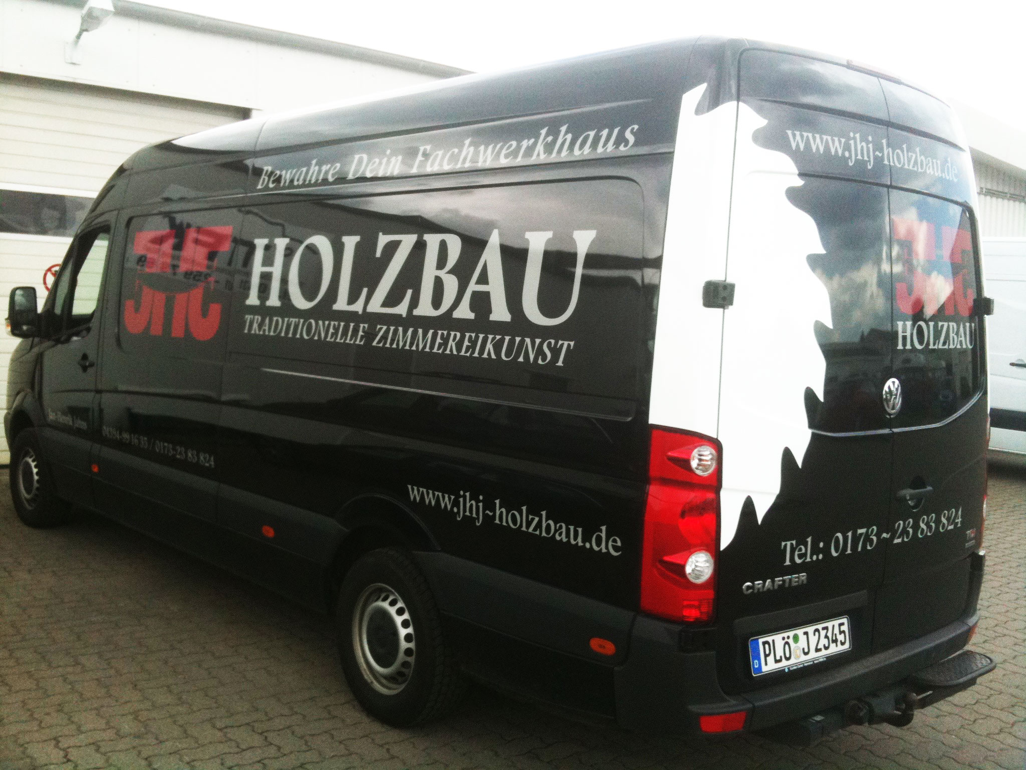 Fahrzeugbeschriftung auf einem Mercedes Sprinter